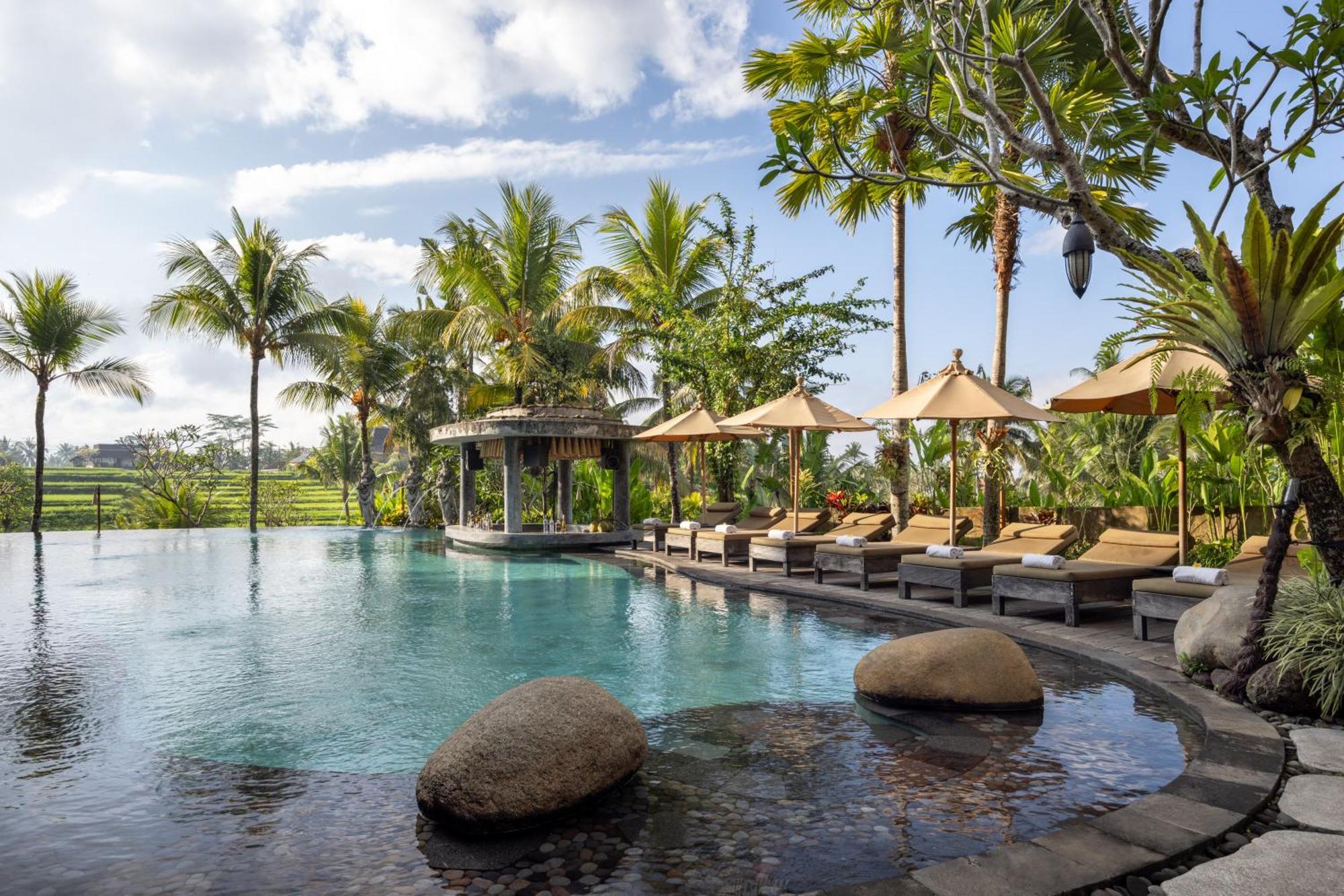 คุวราสังหรัณห์ เอ ปรามานา ดีพีซ Hotel อูบุด ภายนอก รูปภาพ The swimming pool at the resort