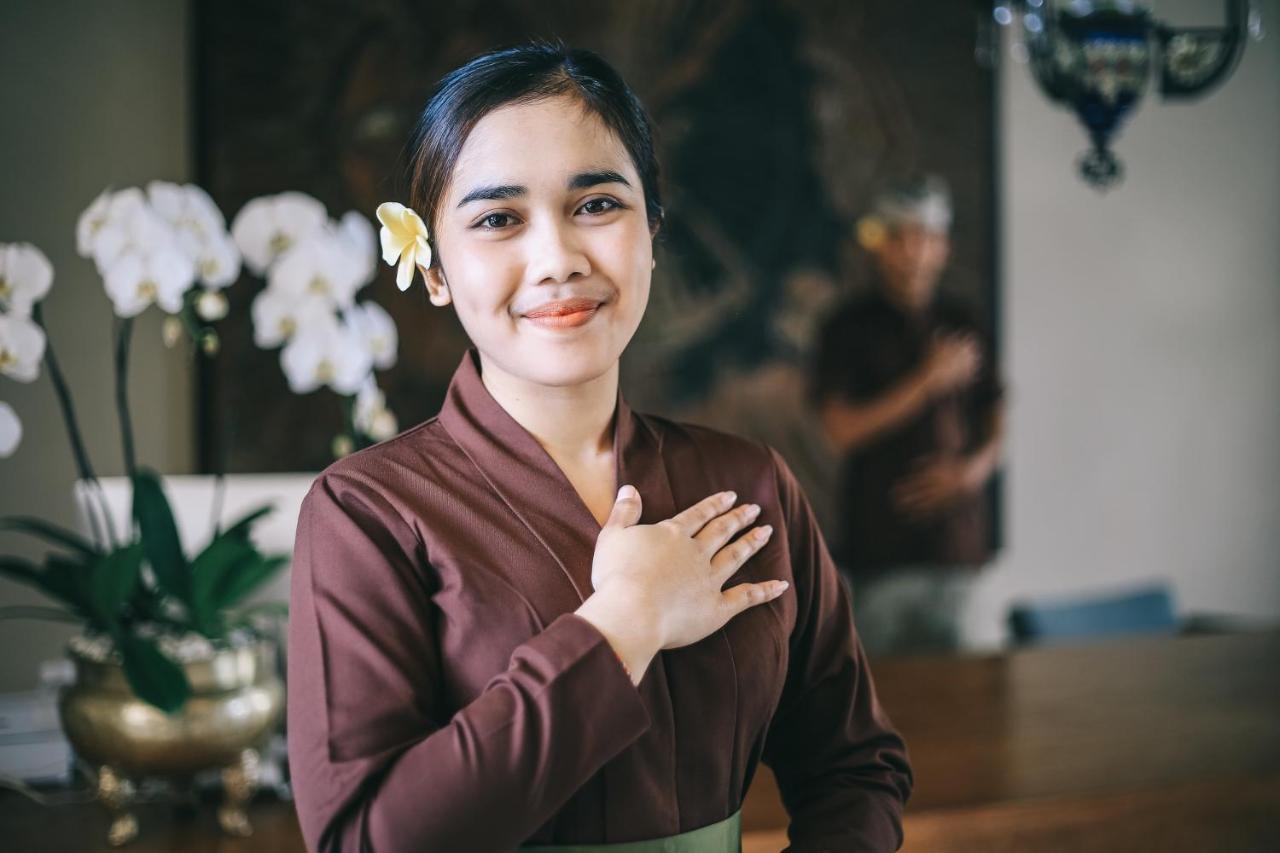 คุวราสังหรัณห์ เอ ปรามานา ดีพีซ Hotel อูบุด ภายนอก รูปภาพ Thai woman in traditional dress